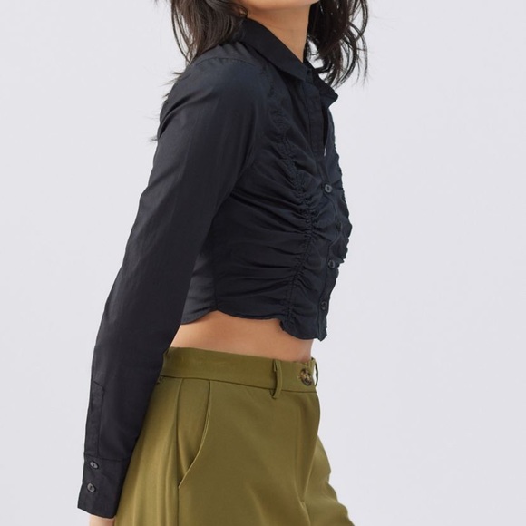 Urban Outfitters Jolie Ruched Button Down Top NWT Size S - Black - Picture 4 of 9